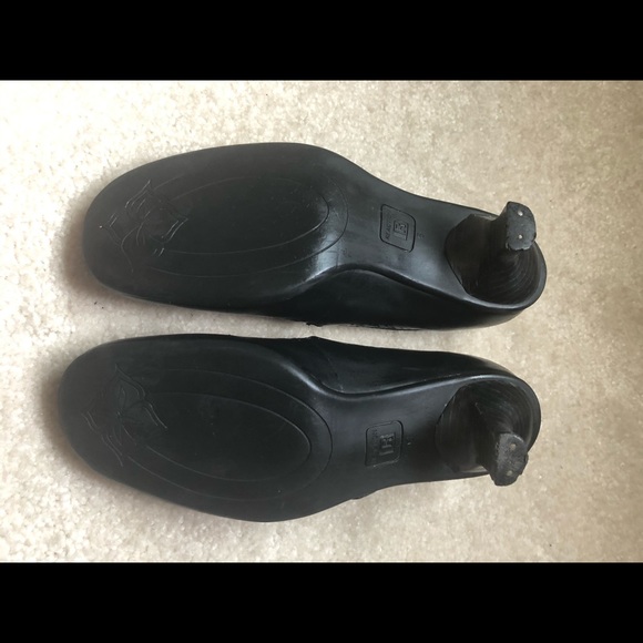 Low heal shoes - Picture 2 of 3